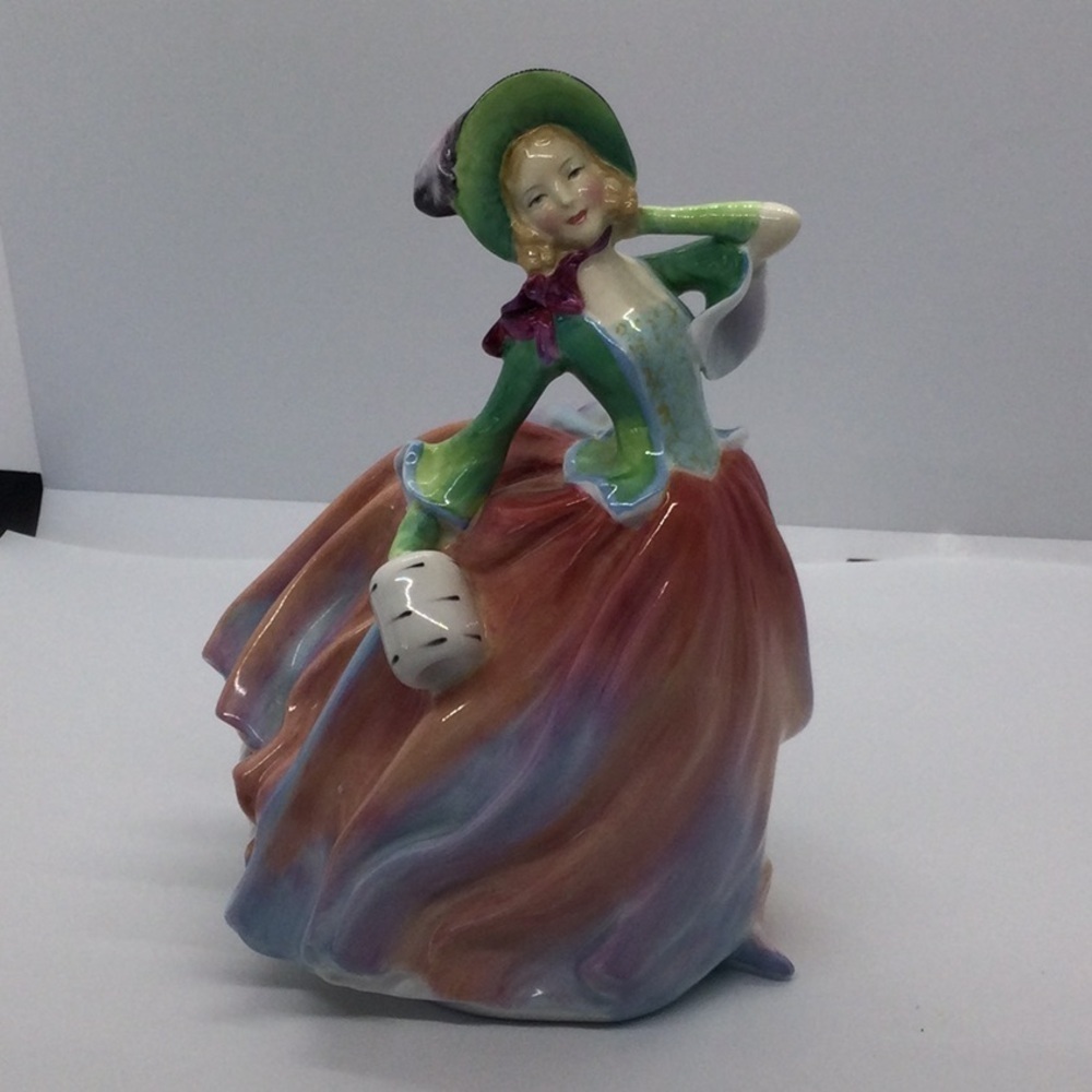 Home Royal Doulton Figurine Top of the Hill it is in perfect condition